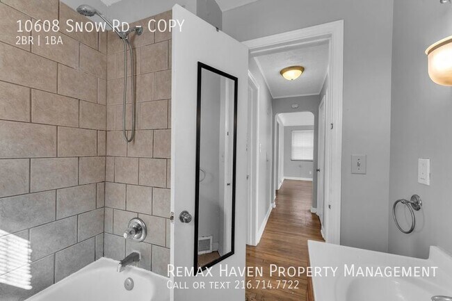 Building Photo - 10608 Snow Rd Down, Parma - Spacious 2 bed...