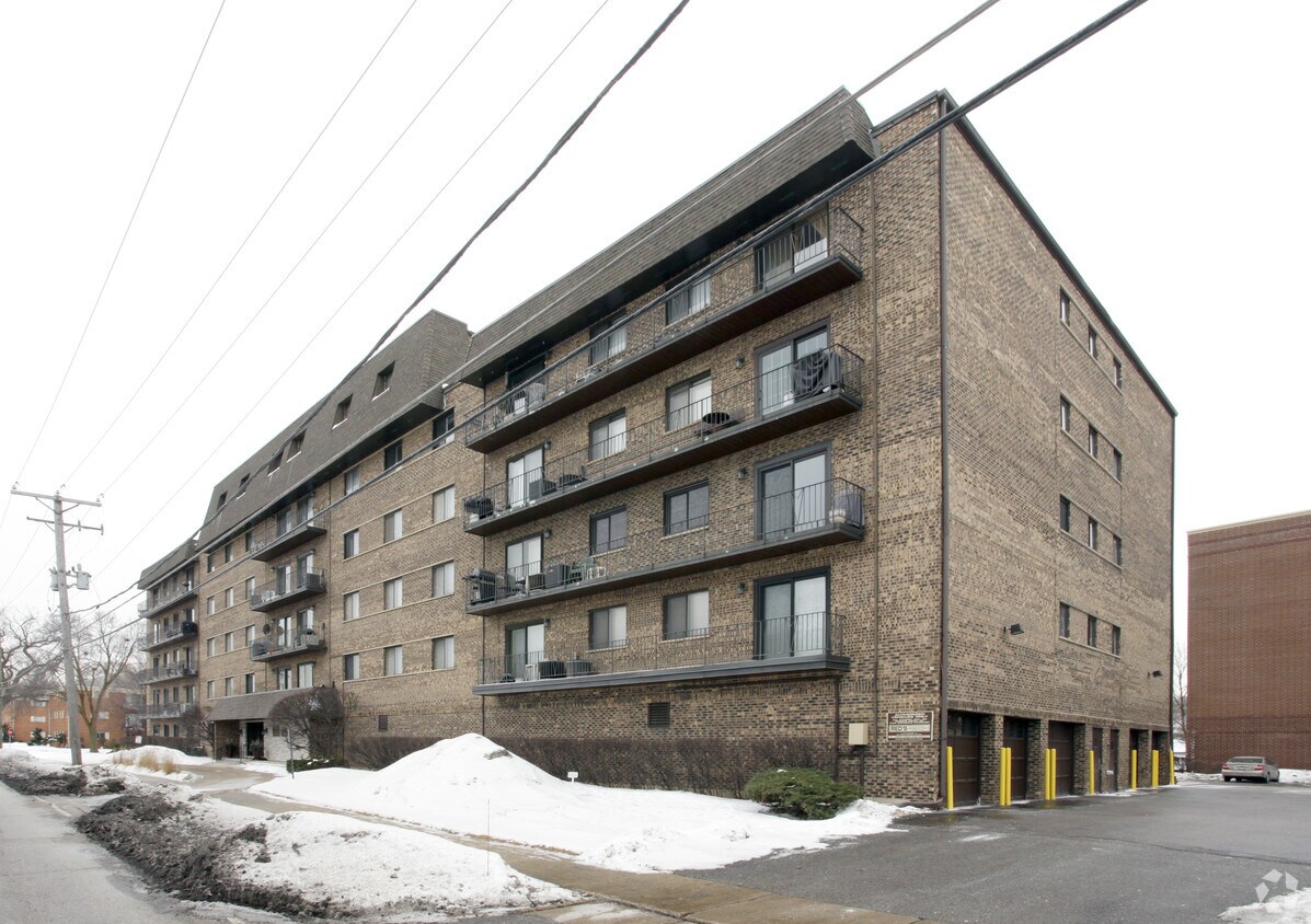 Foto del edificio - 960 S River Rd