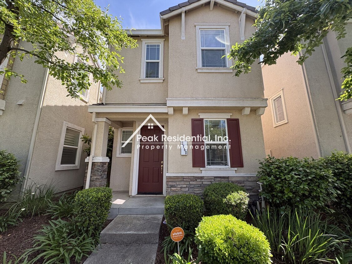 A Wonderful 3bd/2.5ba Natomas Home with Garage! - A Wonderful 3bd/2.5ba Natomas Home with Garage!