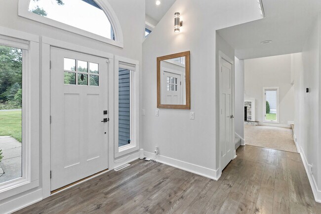 Building Photo - 3301 N Riverwood Dr