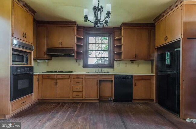 Foto del edificio - 76 Belvedere Farm Ln