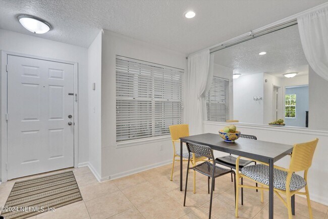 Foto del edificio - 900 Ironwood Dr