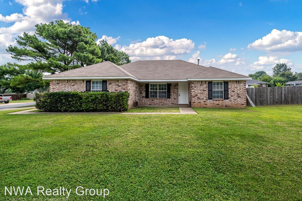 Primary Photo - 3 br, 2 bath House - 501 Barker Avenue
