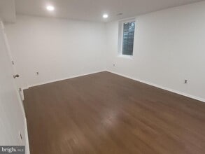 Building Photo - 9921 Valley Park Dr