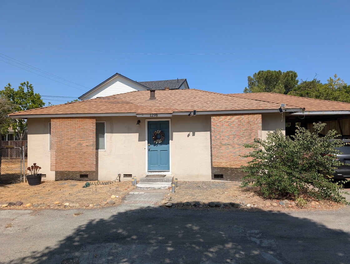 Primary Photo - 1298 W Hacienda Ave