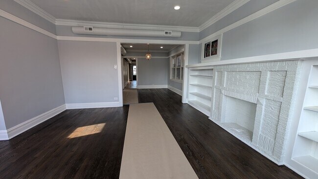 Foto del edificio - 5028 W Lawrence Ave