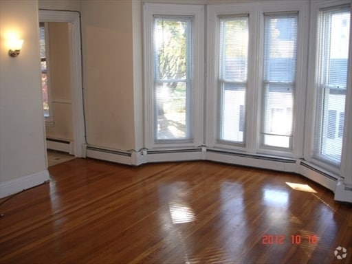 Building Photo - 13 Capron St