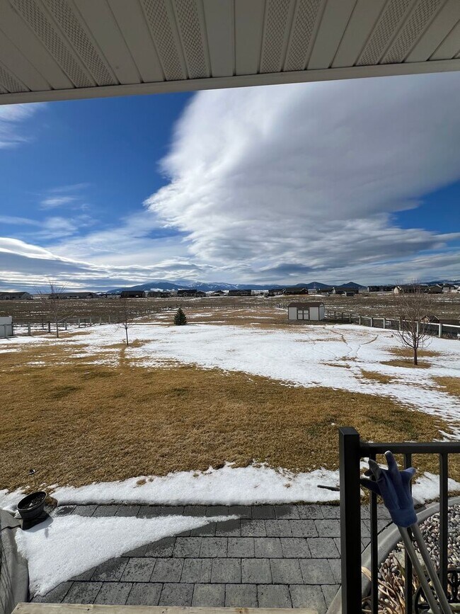 Building Photo - East Helena Rental