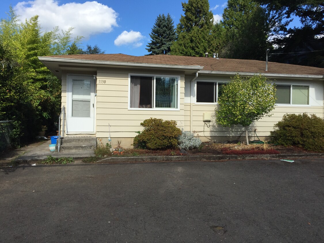 Primary Photo - 1130 SE Roberts Ave