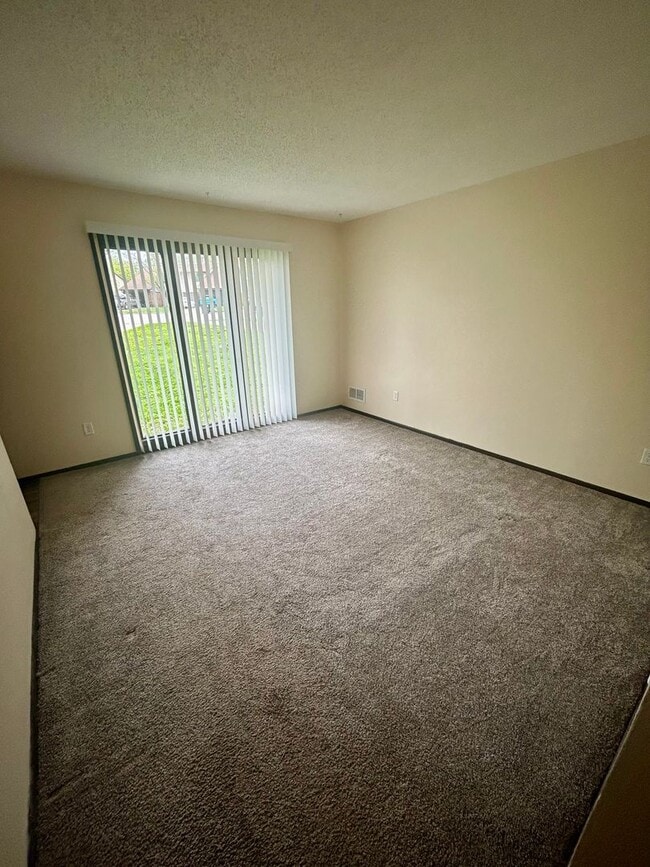 Building Photo - Two Bed Duplex with Garage