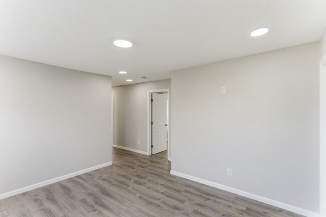 Building Photo - 365 Old Dandridge Pike