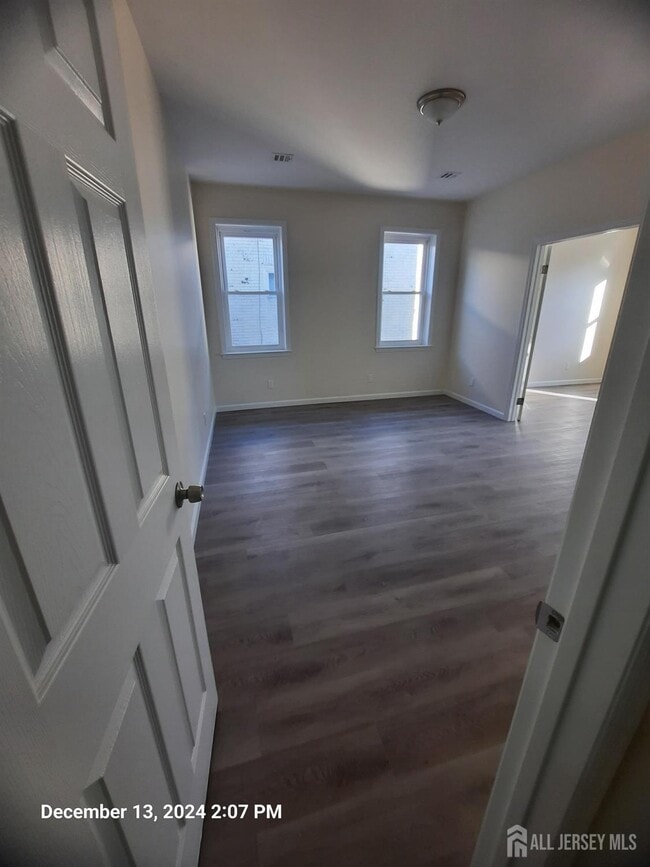 Building Photo - 231 Raritan Ave