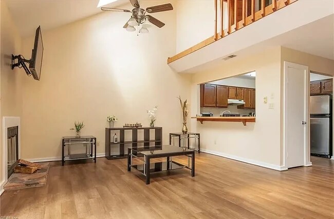 Foto del edificio - 250 Misty Point Ln