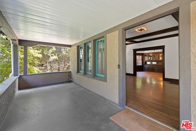 Foto del edificio - 1650 Maltman Ave