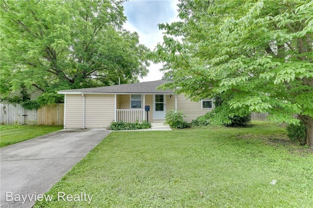 Primary Photo - 3 br, 2 bath House - 407 Macdonald Rd