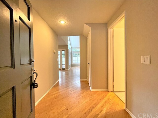 Building Photo - 96 Stanford Ct