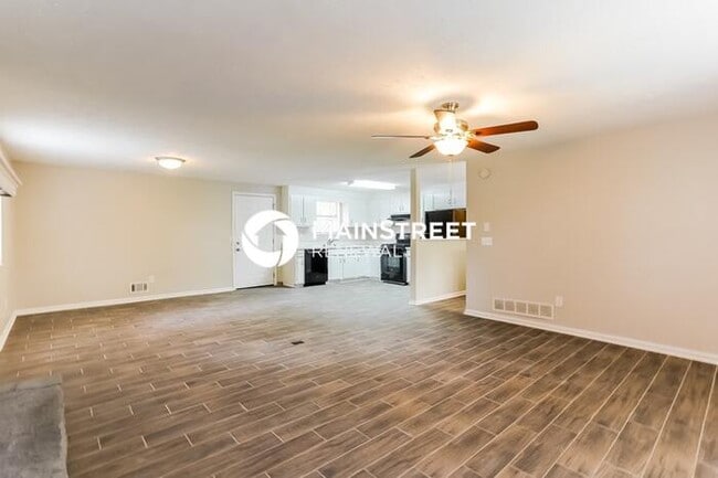 Building Photo - 3 Bedroom Pet-Friendly Home in Douglasville, GA with Main Street Renewal