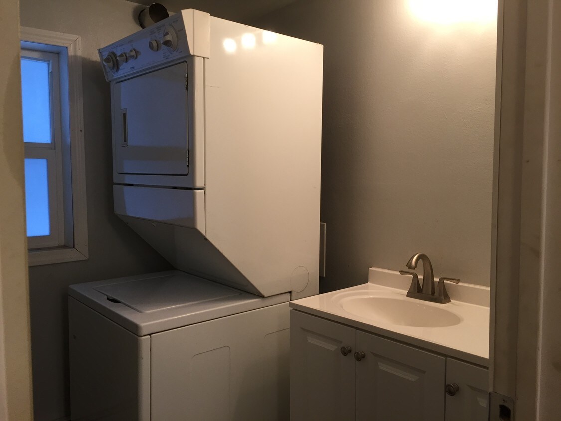 Building Photo - 180 Madcap Ln