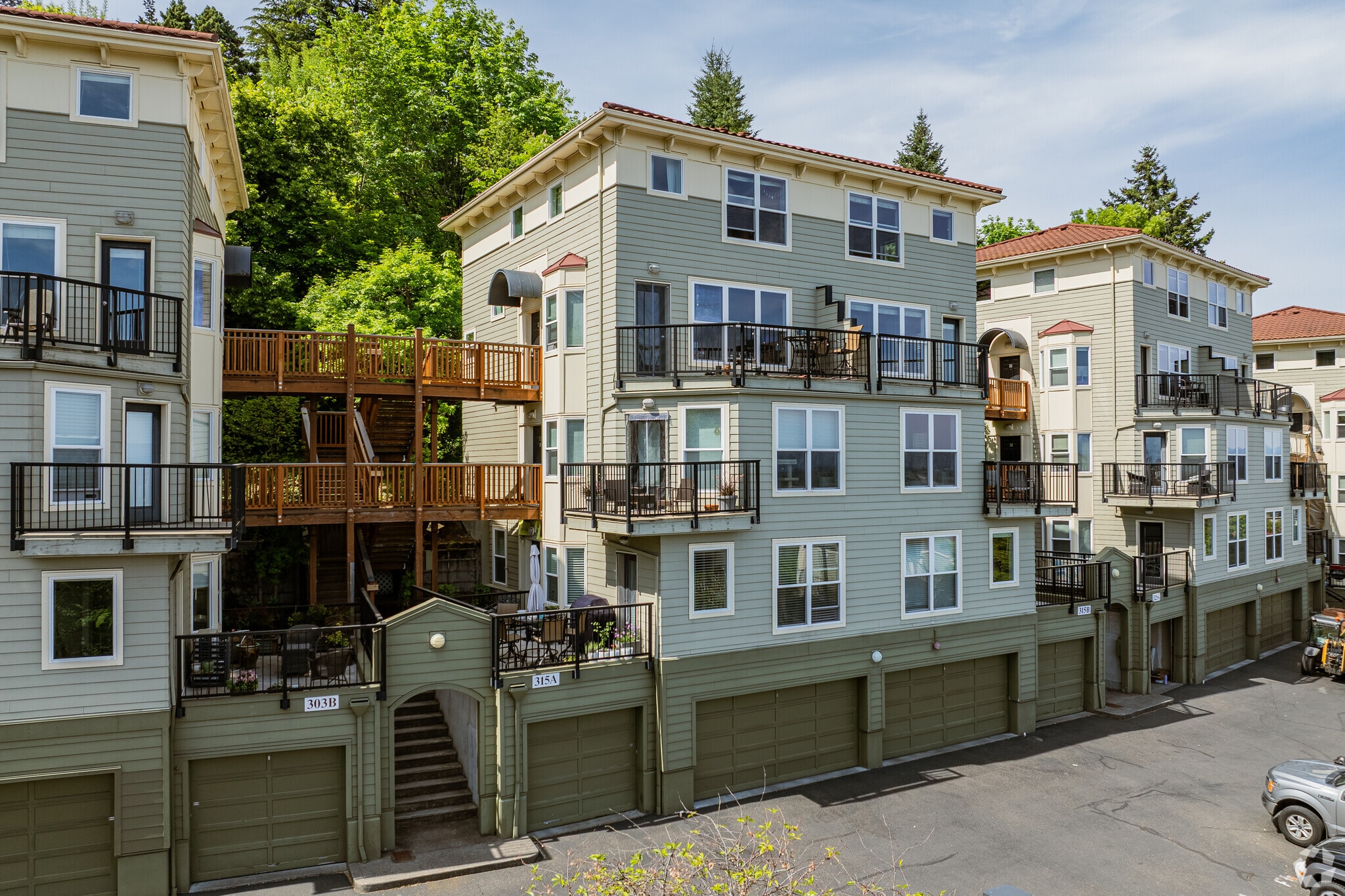 Hilltop Condominiums At Uptown