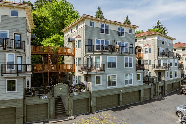 Hilltop Condominiums At Uptown