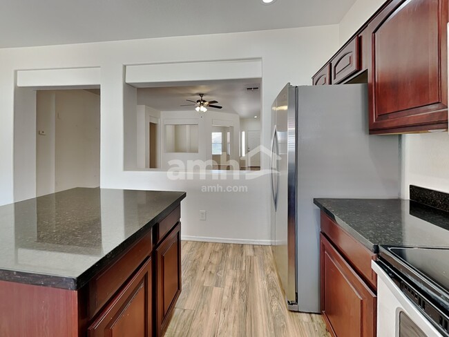 Foto del edificio - 12926 W Whitton Avenue