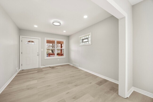 Foto del edificio - 12106 S Emerald Ave
