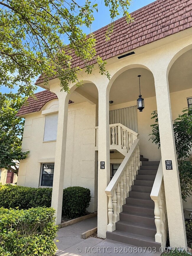 Building Photo - 138 S Cypress Rd