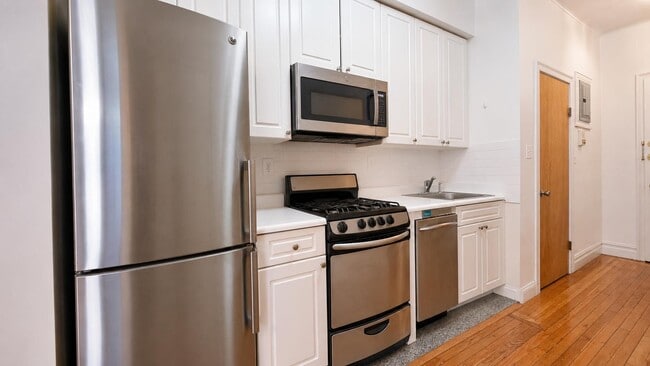 Building Photo - 652 W 163rd St