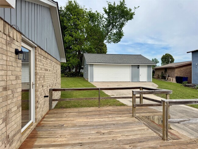 Building Photo - 337 W Cattle Dr