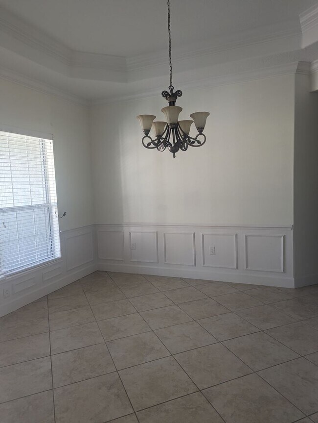 Foto del edificio - Spacious 4 bedroom, 3 bath, Executive Home...