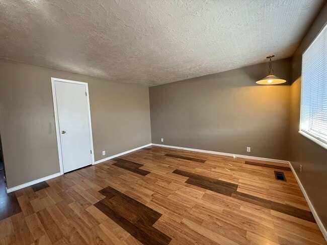 Building Photo - Forest Apartments