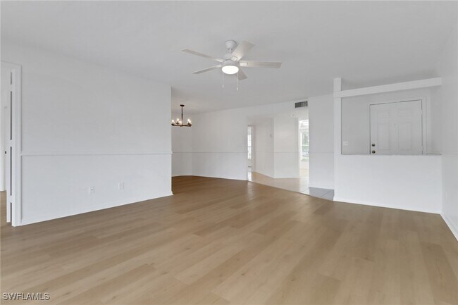 Foto del edificio - 9836 Luna Cir