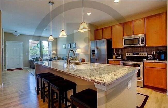Foto del edificio - Gorgeous 3 Bed & 3.5 Bath Townhouse in Bro...