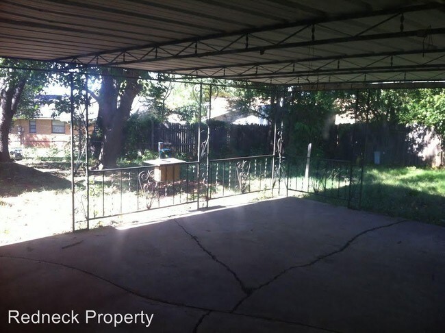 Building Photo - 3605 Overland Dr