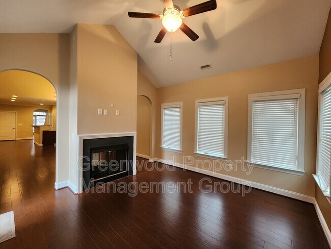 Foto del edificio - 649 Nikyle Cir