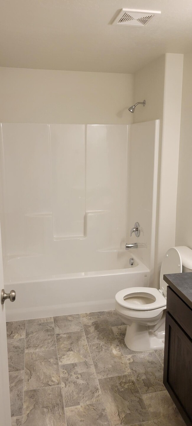 seondary bath - 13321 E Rich Ave