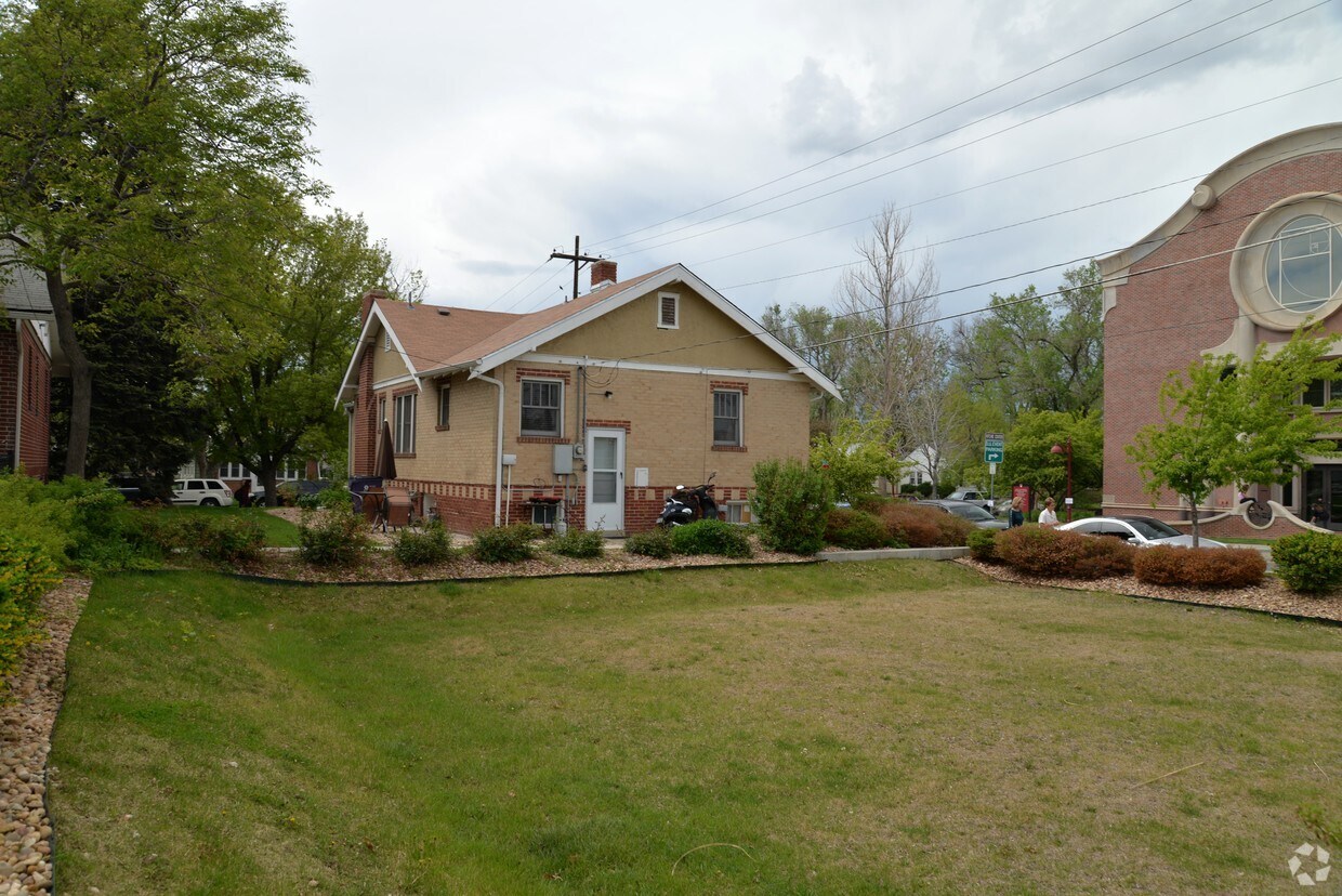 Building Photo - DU Houses