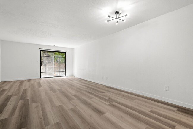Foto del edificio - 5240 Whitsett Ave