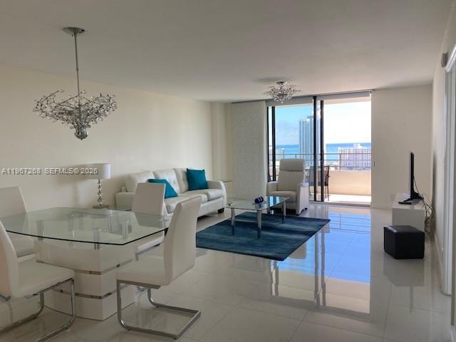 Building Photo - 2500 Parkview Dr