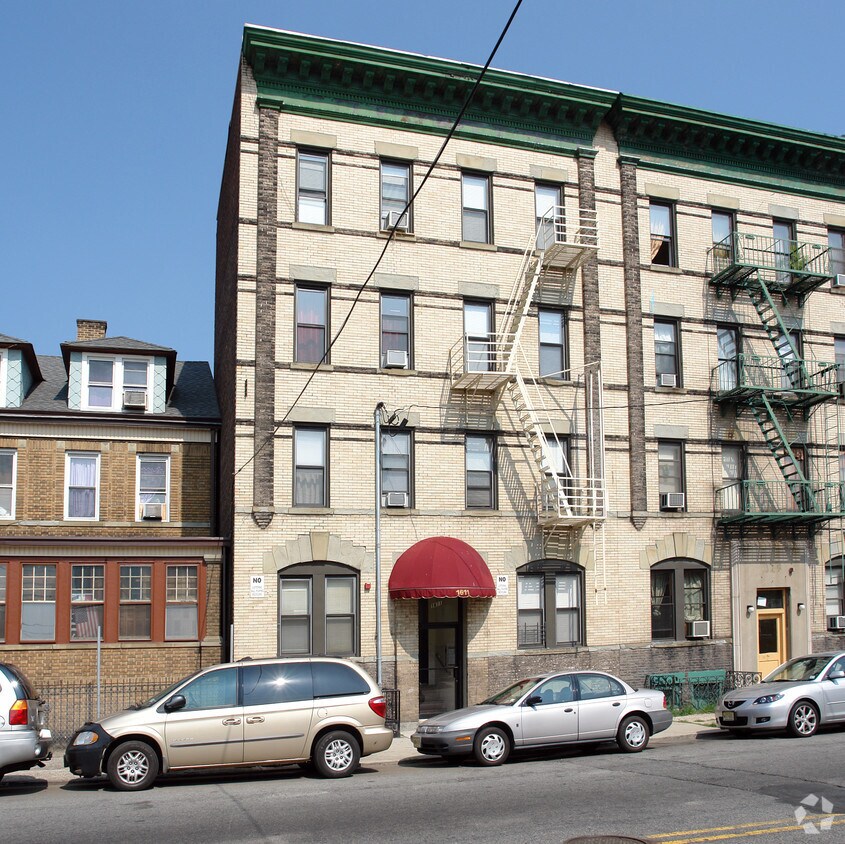 Primary Photo - 1611 Palisade Ave