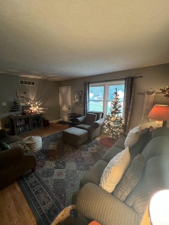 Foto del edificio - 4075 N Brookwood Dr