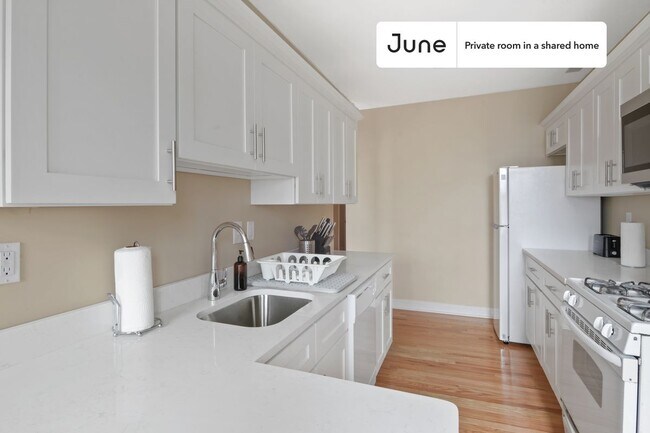 Foto del edificio - Room in Shared 4 bed/1 bath home in Allston