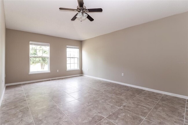 Building Photo - 927 Cambridge Ct