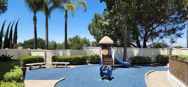 Foto del edificio - 867 Purple Blossom Dr