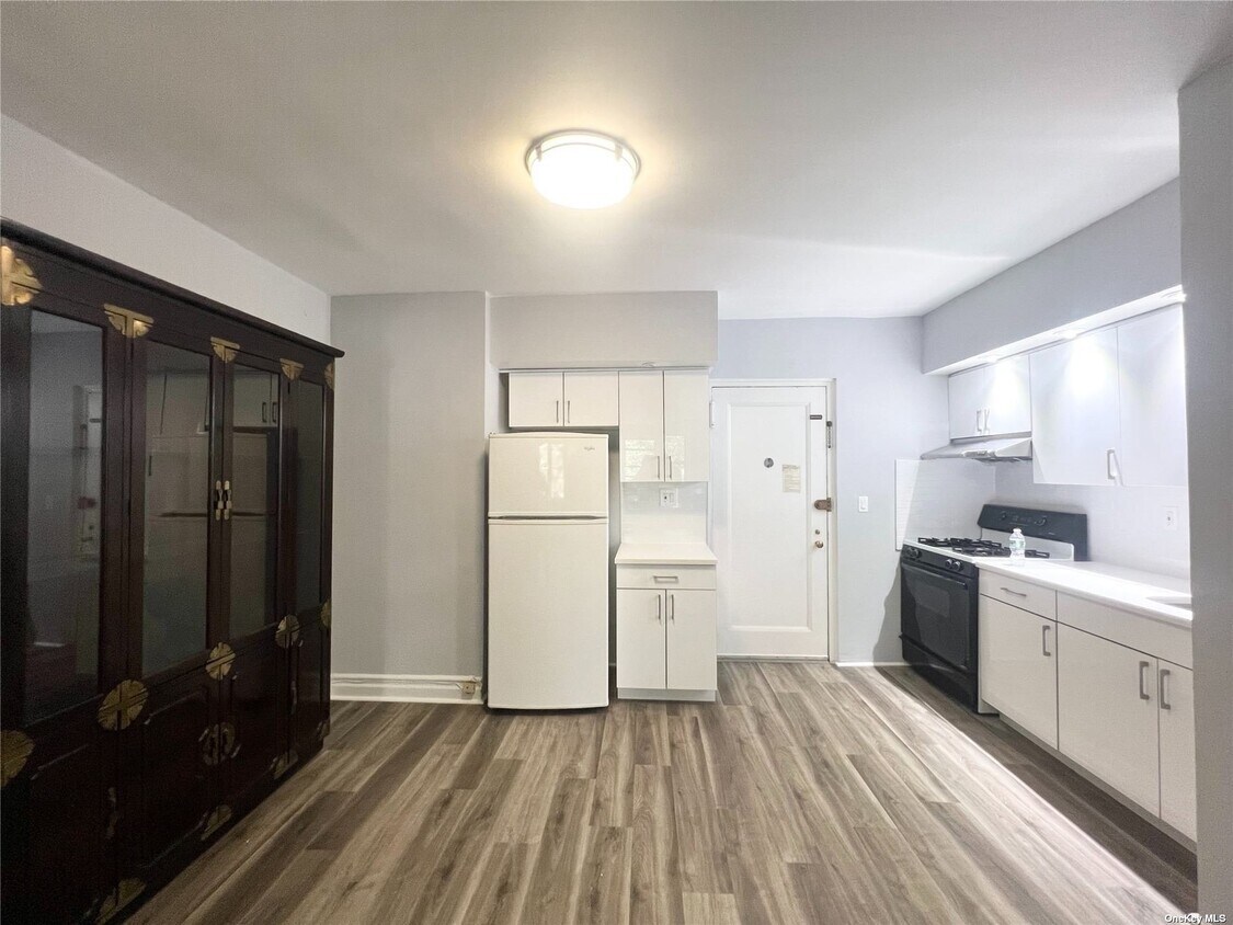 Foto principal - 35-16-3585 85th St