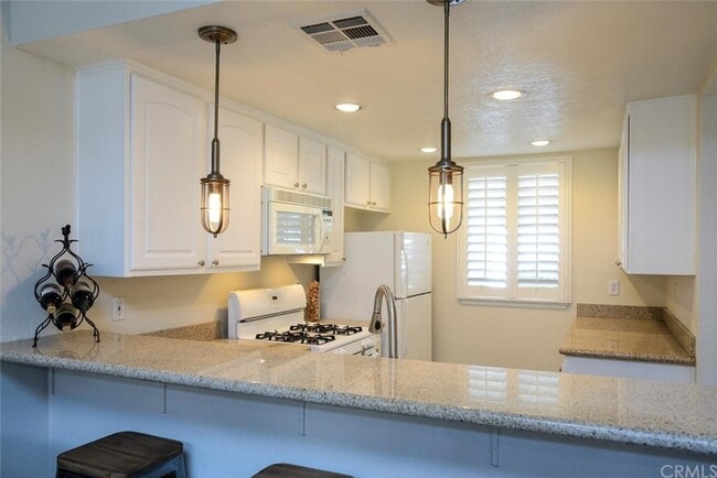 Kitchen - 626 Sycamore Ave