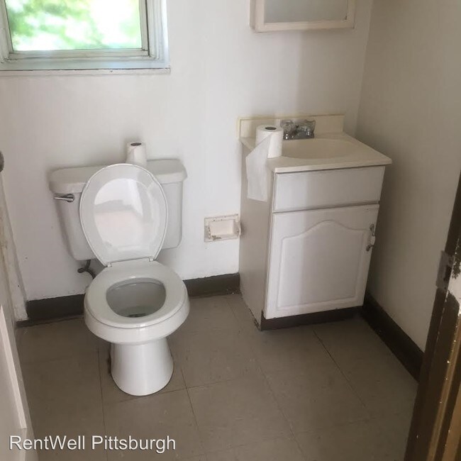 Building Photo - 2903 Sussex Ave