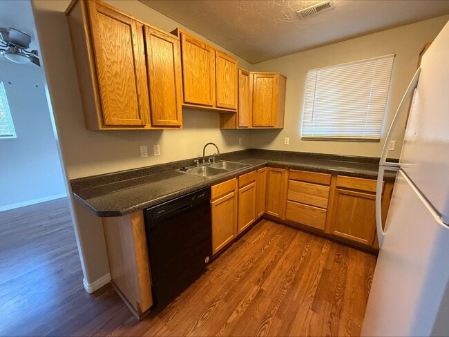 Building Photo - Limited Time Move-In Special! $800 Rent Credit!  2 Bed 1 Bath Condo in Ogden – Available Now!