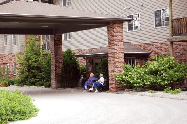 Building Photo - Big Hill Regency House