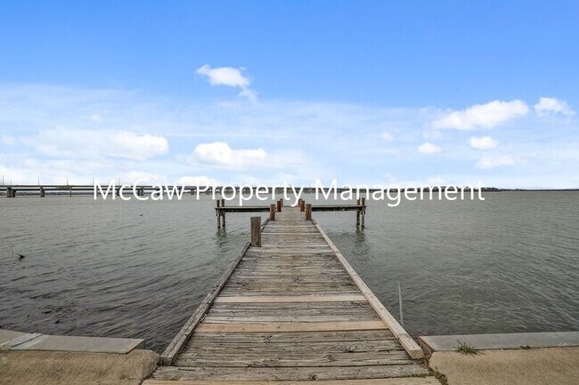 Building Photo - 1513 E Interstate 30